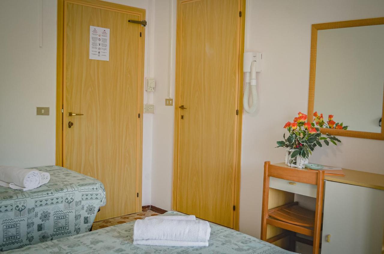 Hotel Stradiot リミニ エクステリア 写真